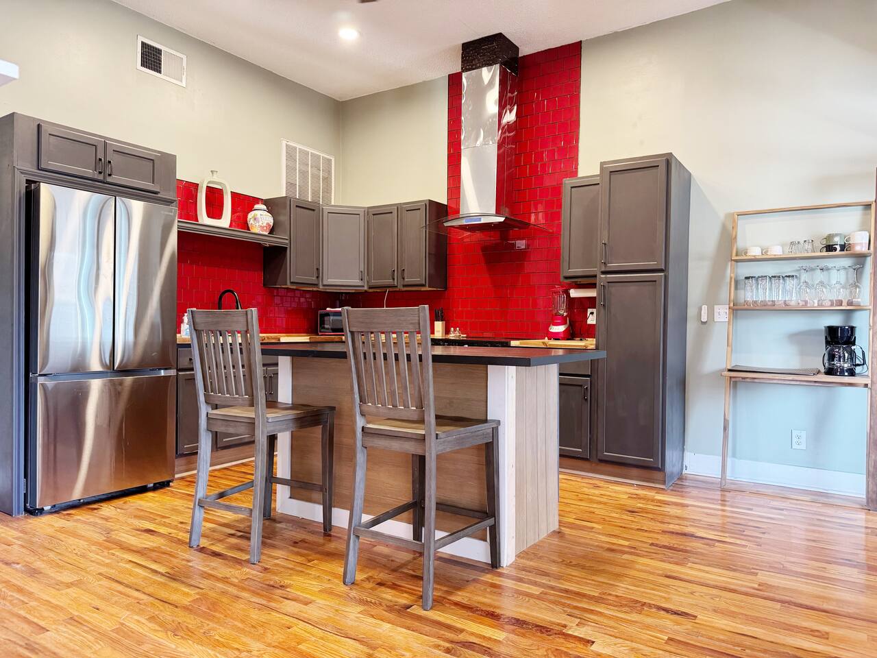 Haynie's Home | 2BD/1BA Stylish Apt in Home