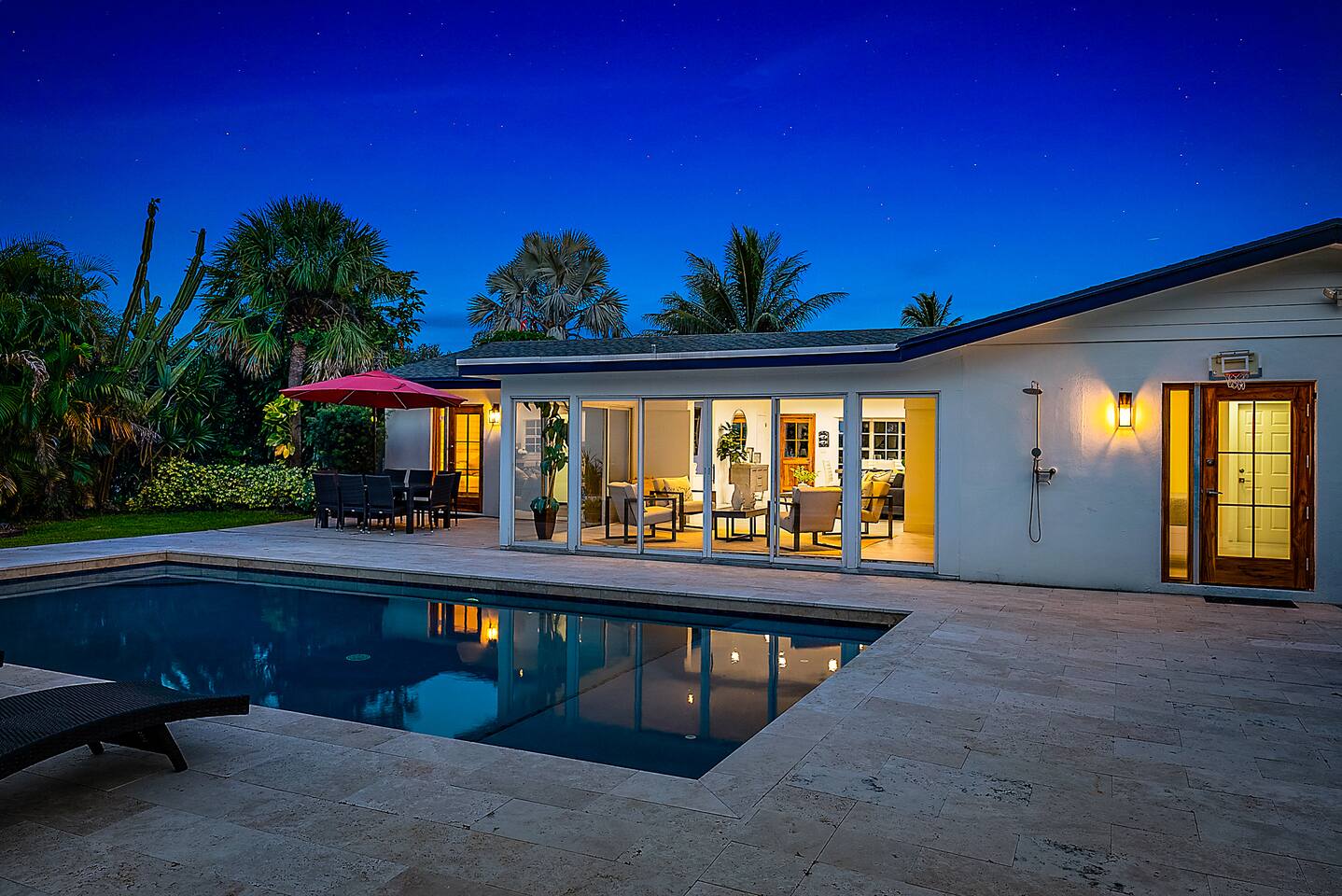 Fully Remodeled, Huge Backyard, Pet-Friendly, Pool — photo 3