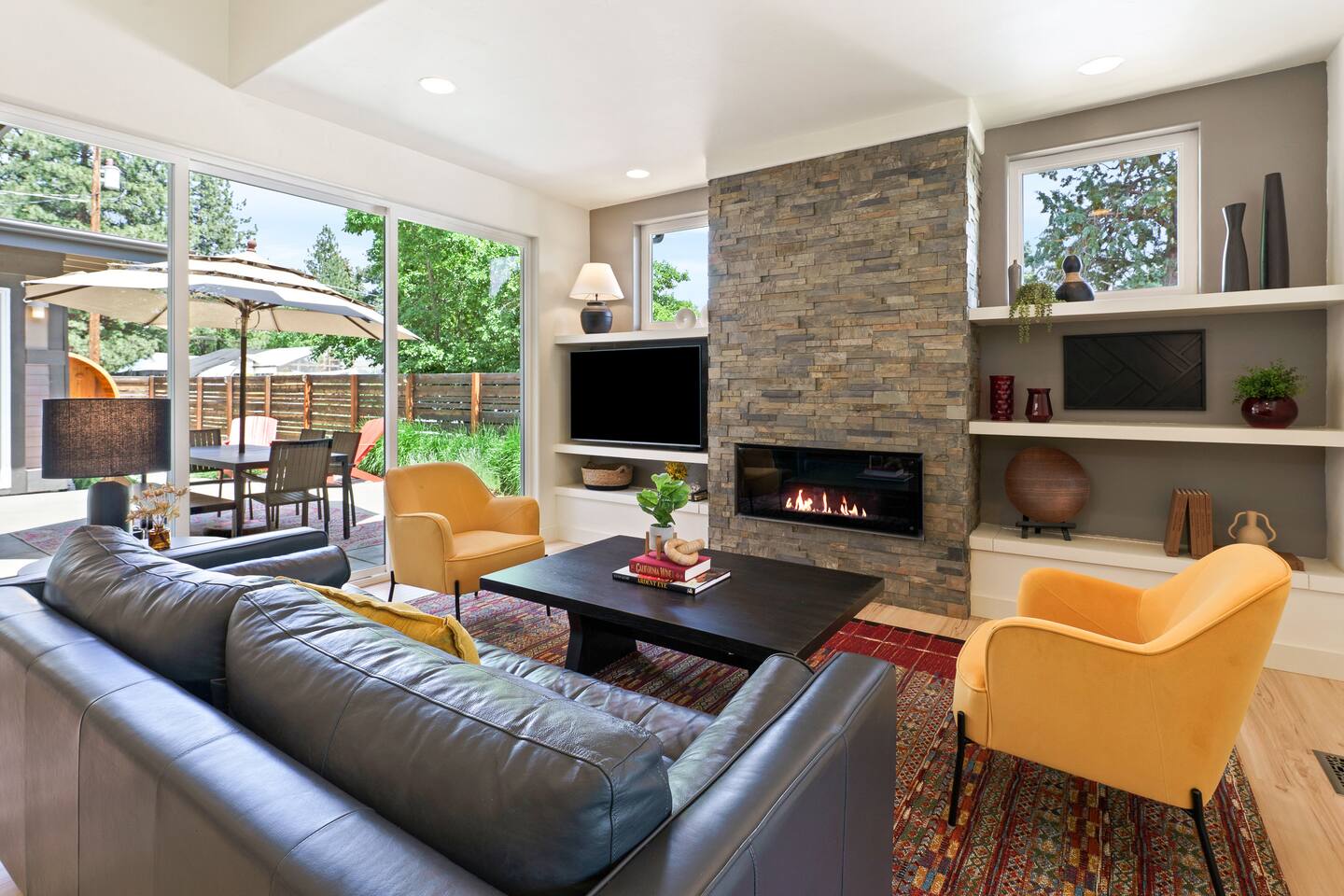 Modern Nordic Nest: Sauna & Stroll to Galveston