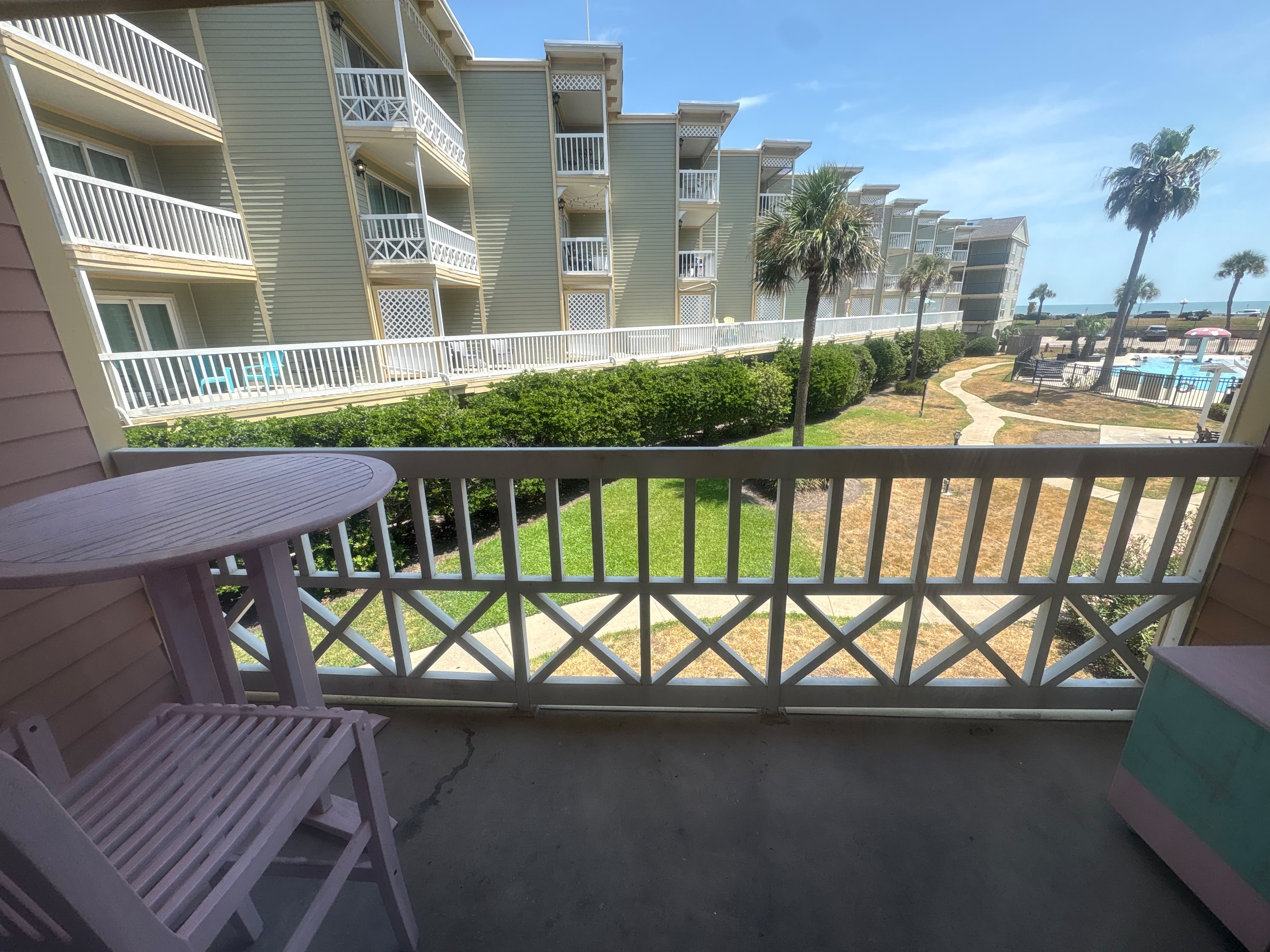 Ocean & Pool View - Hot Tubs - 2 Pools - Gym - Tennis ct - on seawall - Shoreline Stays 5108