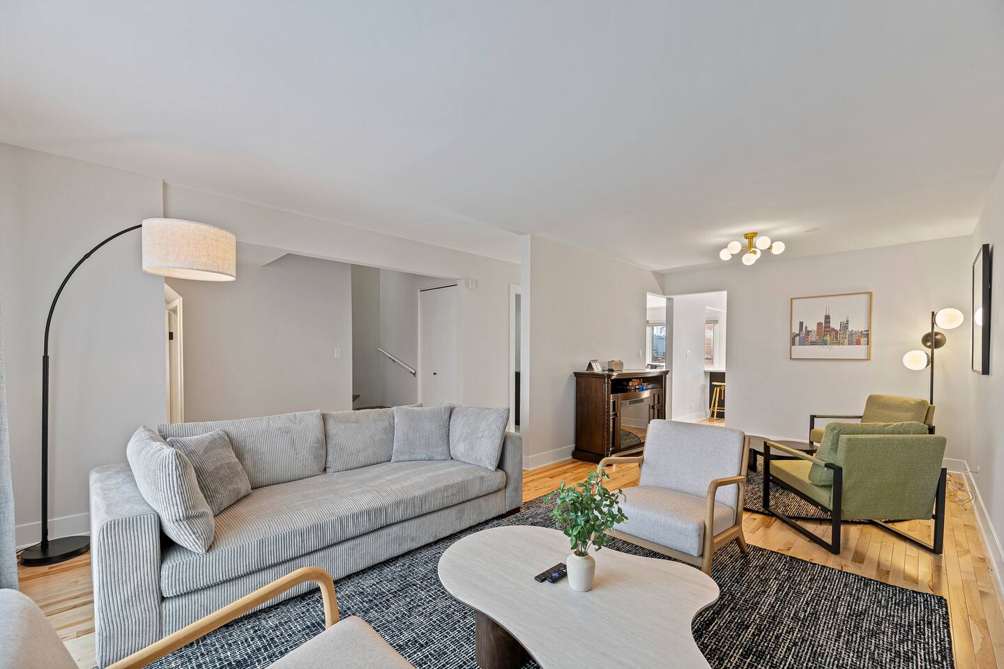 Renovated Mid-Century, 4 bed/2.1 bath townhome