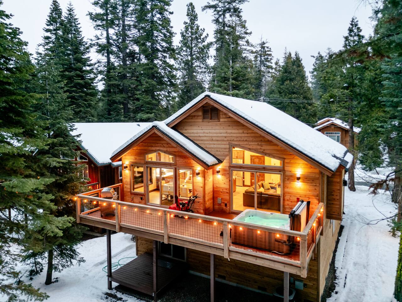 Luxe New-Build | Hot Tub | Grill | King Bed | Desk