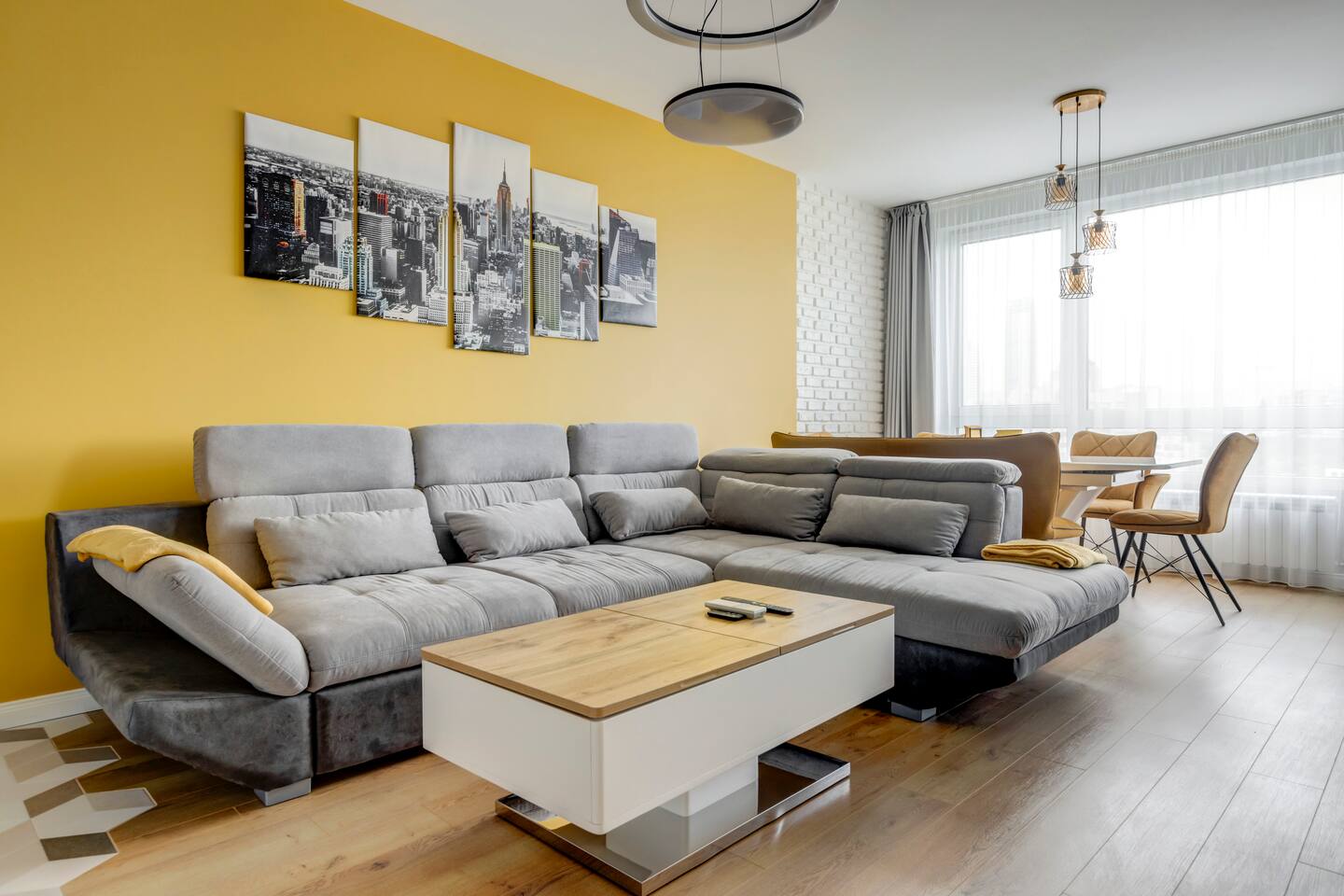 Luxury 2 BDRM Getaway and Free Parking