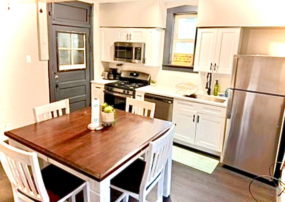 Modern 1BR | Outdoor Space & Cozy Vibes