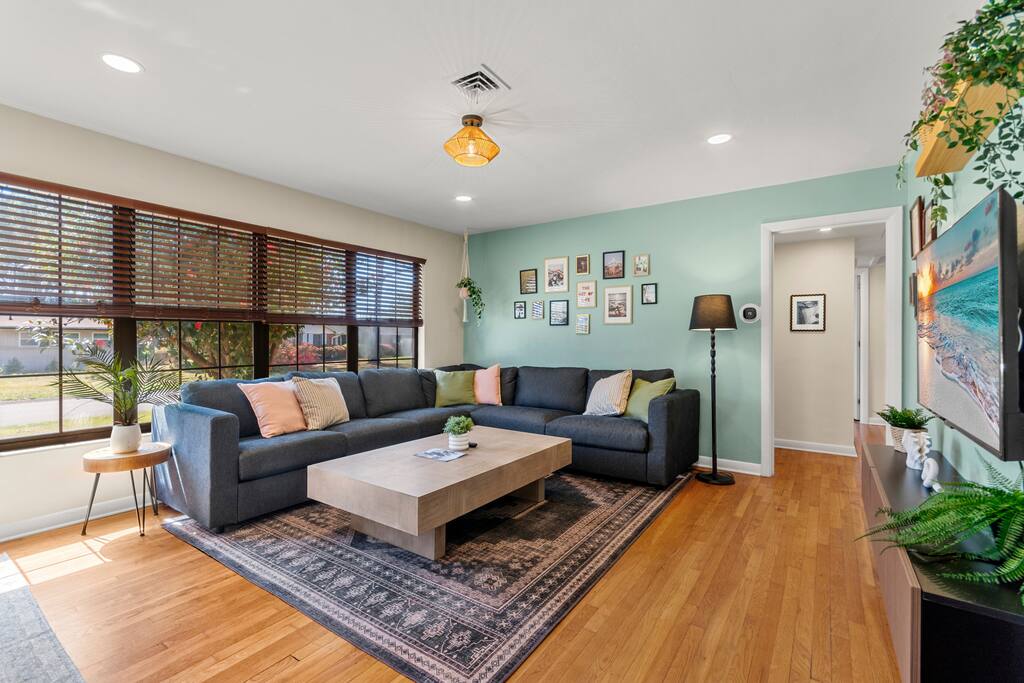 Pensacola Palm House | King Beds