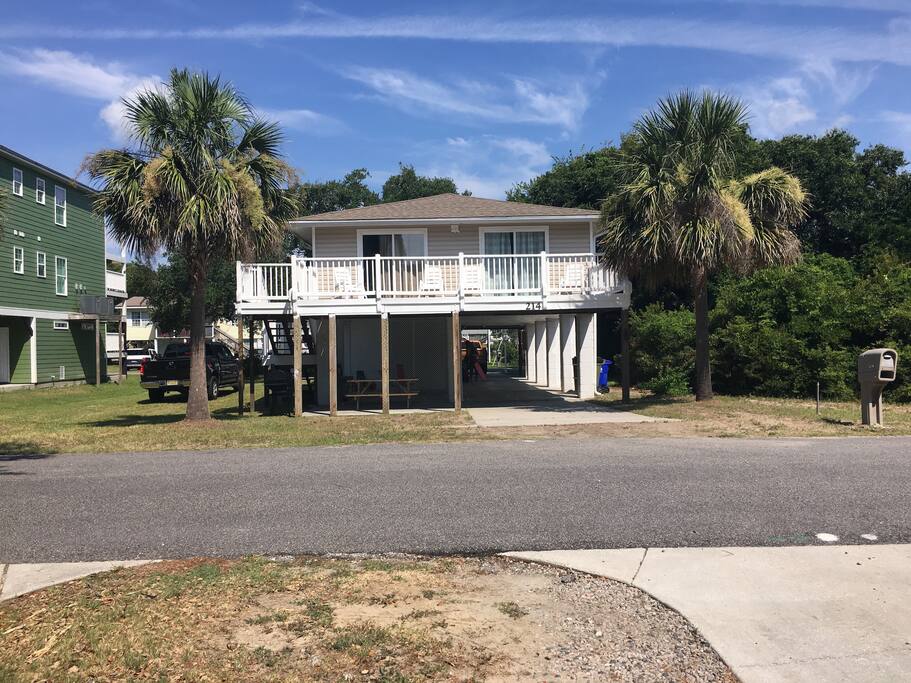 Captain Jack’s – 3BR/3BA, Sleeps 9, 50 Ft to Beach