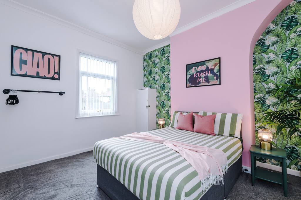 Anfield Townhouse sleeps 12 7min walk to stadium