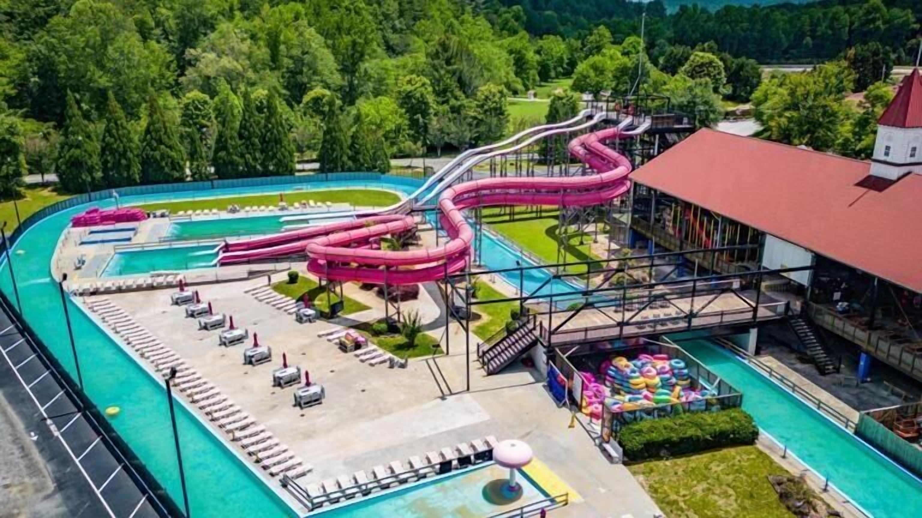 Helen Waterpark is only a few minutes walking from the cabin