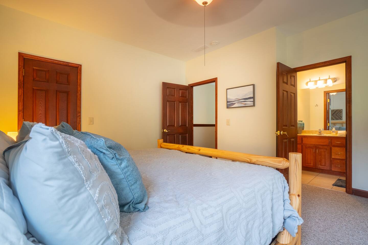 King Bed - Blue Room