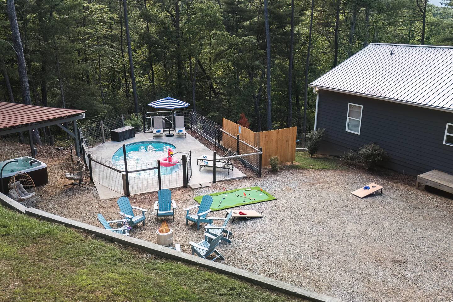 Pool, hot tub, fire pit, mini golf, cornhole, outdoor lighting