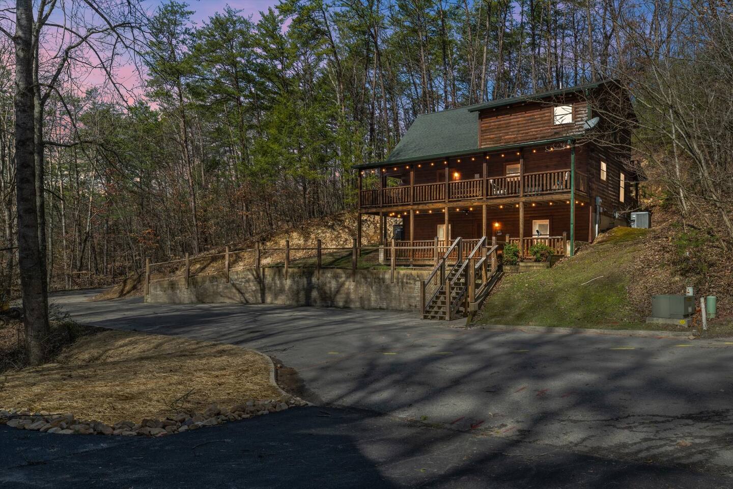 Night time at the Cozy Cabin