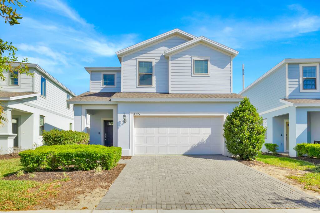*NEW*- Golf simulator, pool, hot tub, near Disney!