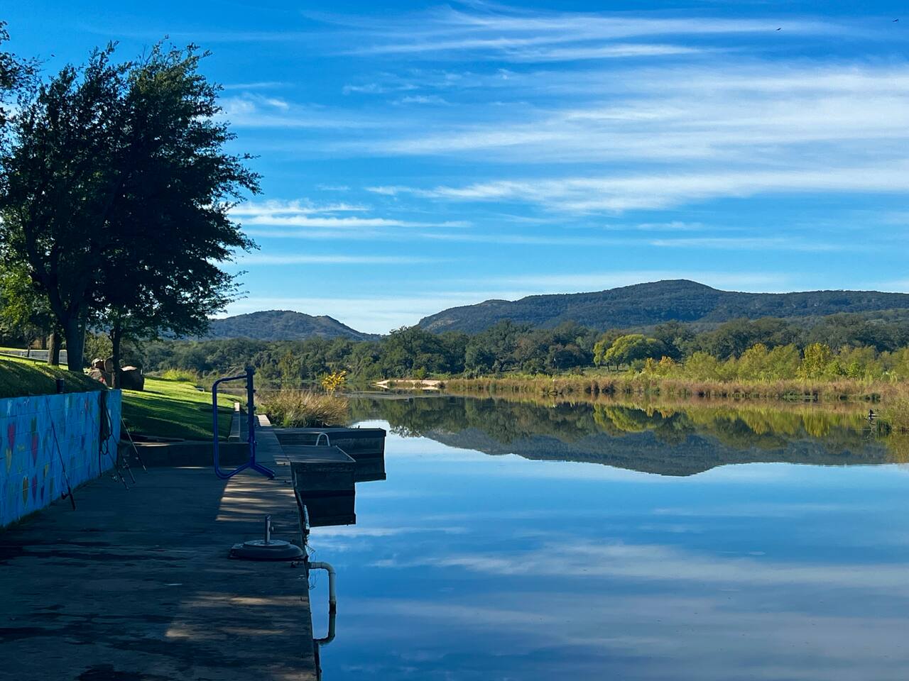 Huge/Fun Home! 3300sqft-4 bath-Lake/River/Mountain