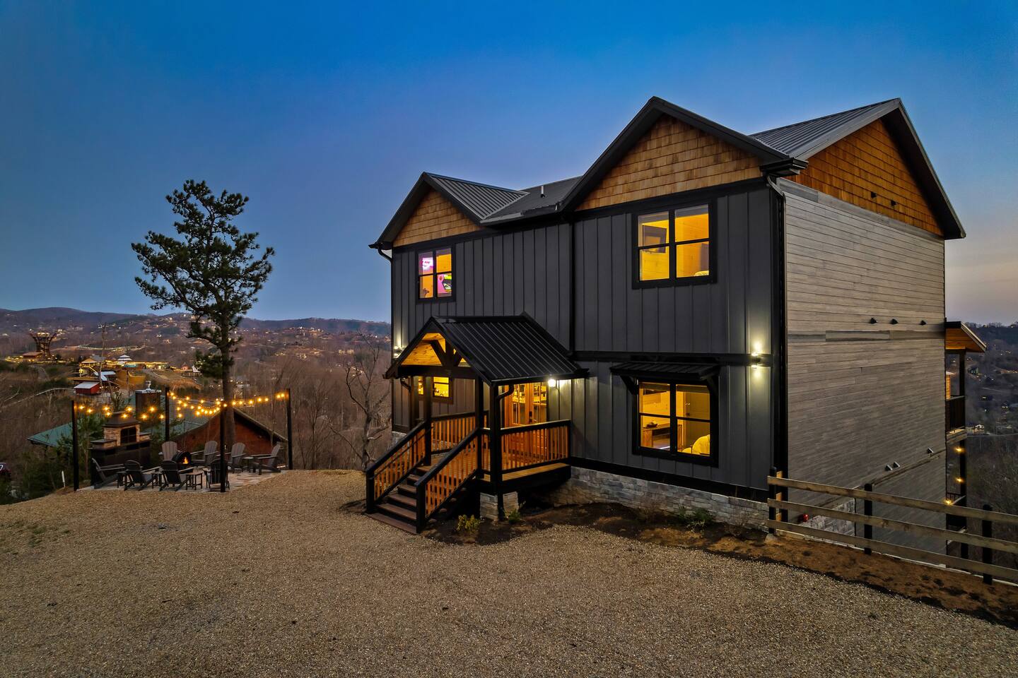 Epic View of Anakeesta! Sleeps 18! Sauna! Theatre!