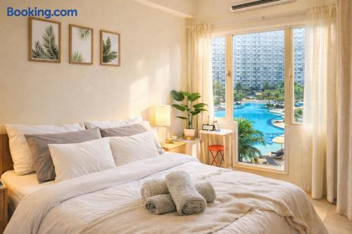 633 Air Condo Pool View Escape Cozy 1BR w Sofa Bed