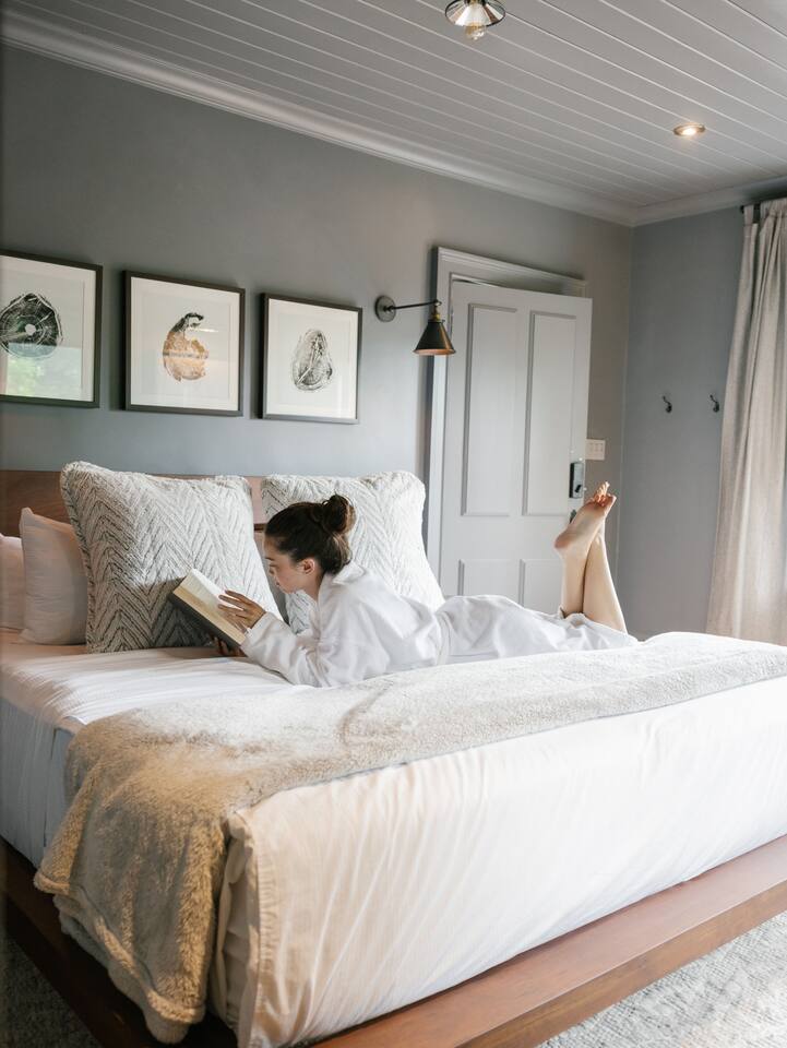 Luxurious 1 Bdrm | Top 5% | Best Location Old Town