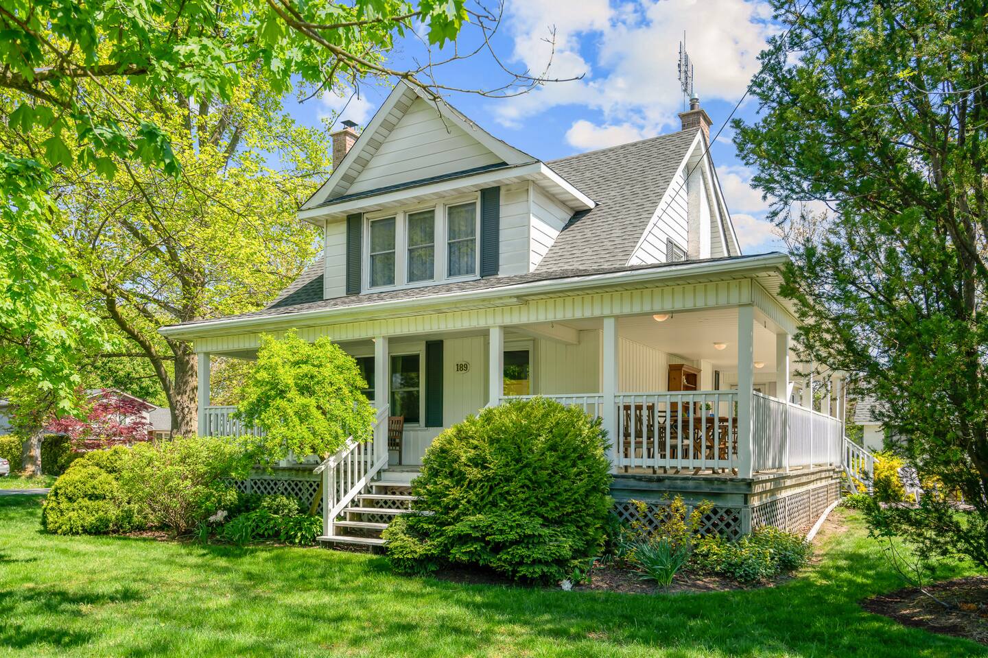 Charming 3 Bdrm Home in NOTL w/ Gorgeous Patio