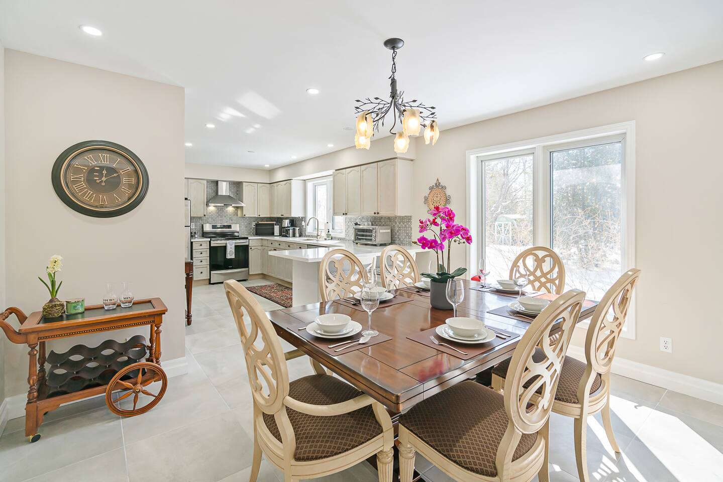 Single Level 6 PPL | Steps to Old Town & Wineries