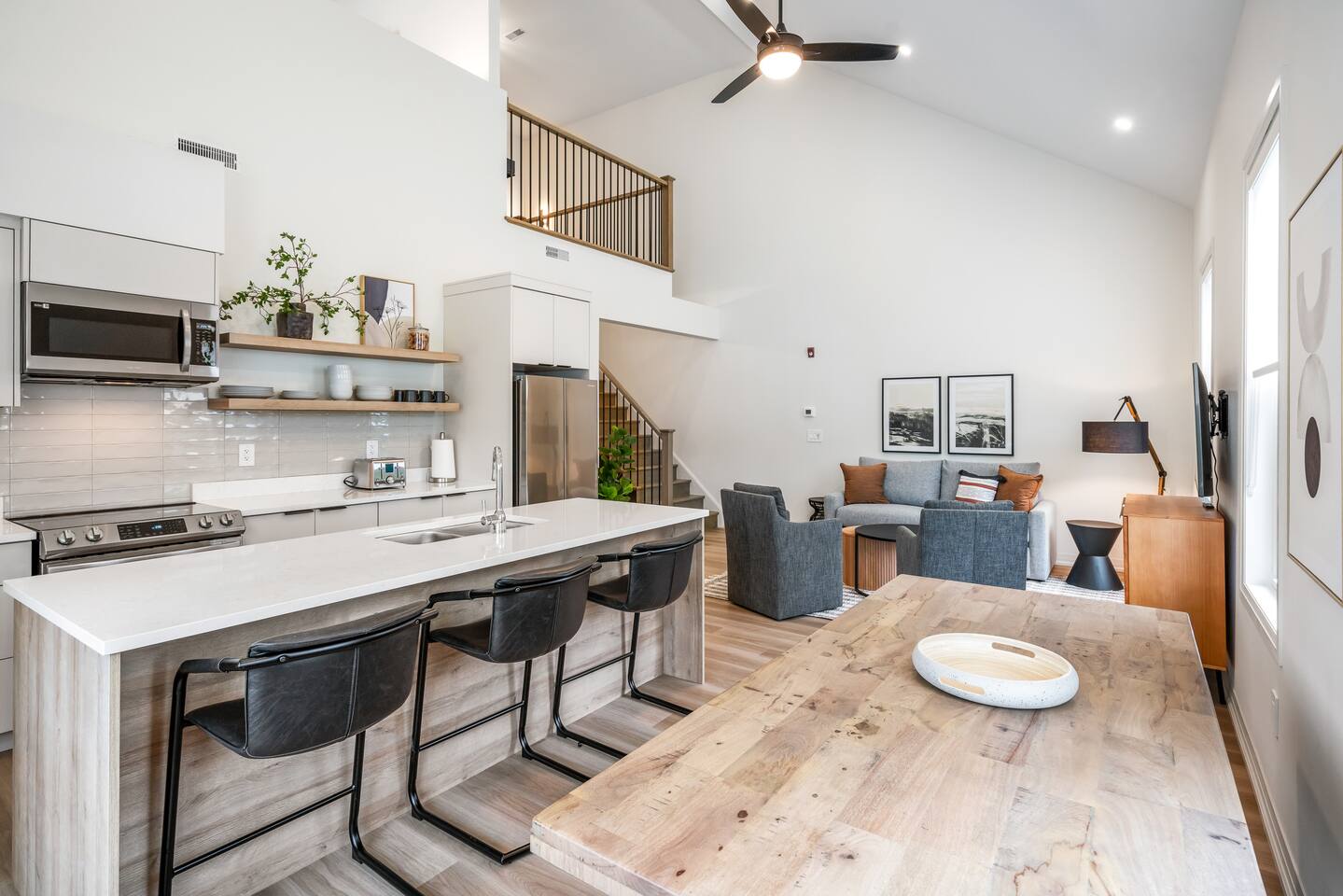 2 Bdrm New Stylish Apt for up to 6 ppl in Niagara