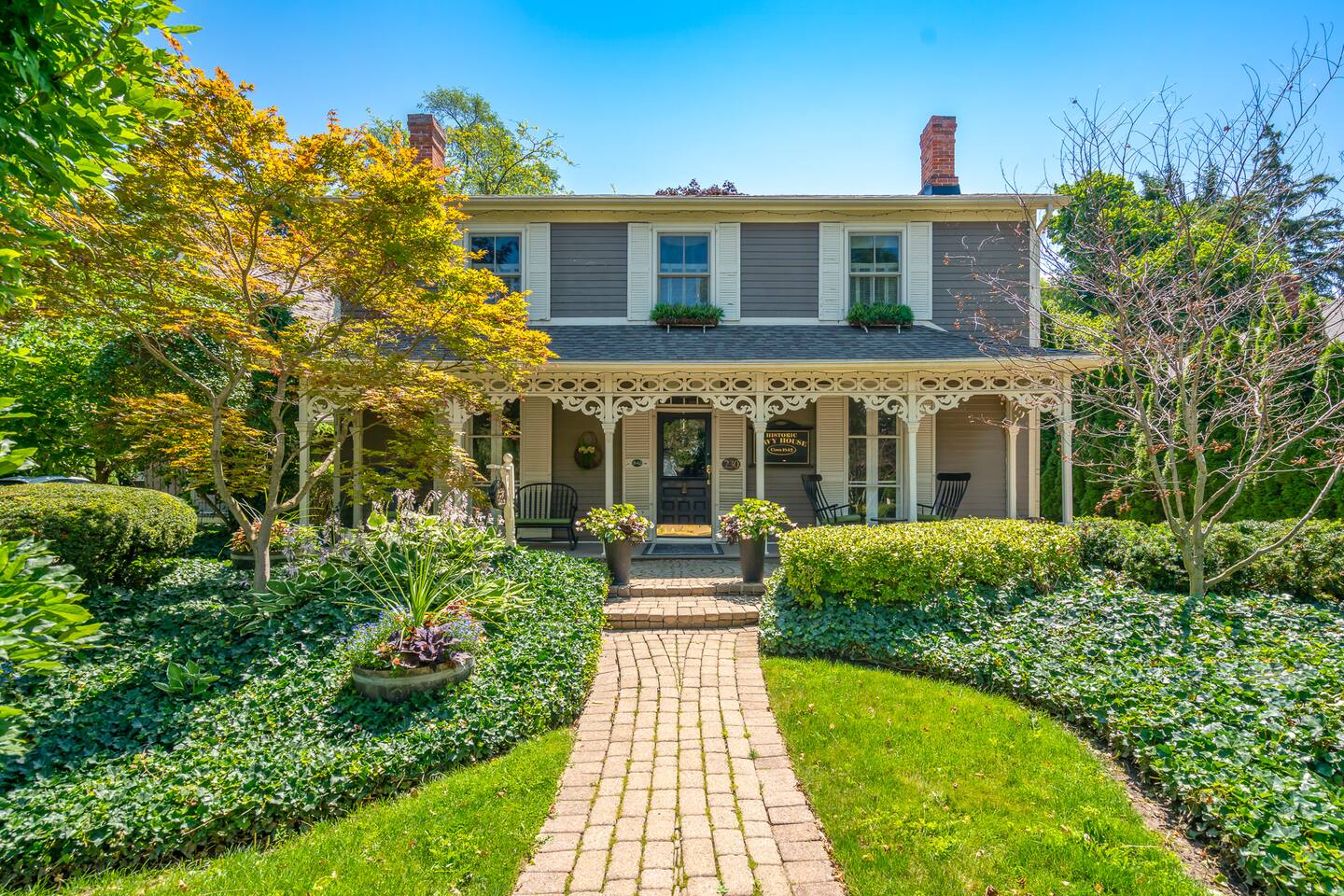 Hot Tub | Mini Putt | Historic Old Town | 2 Guests