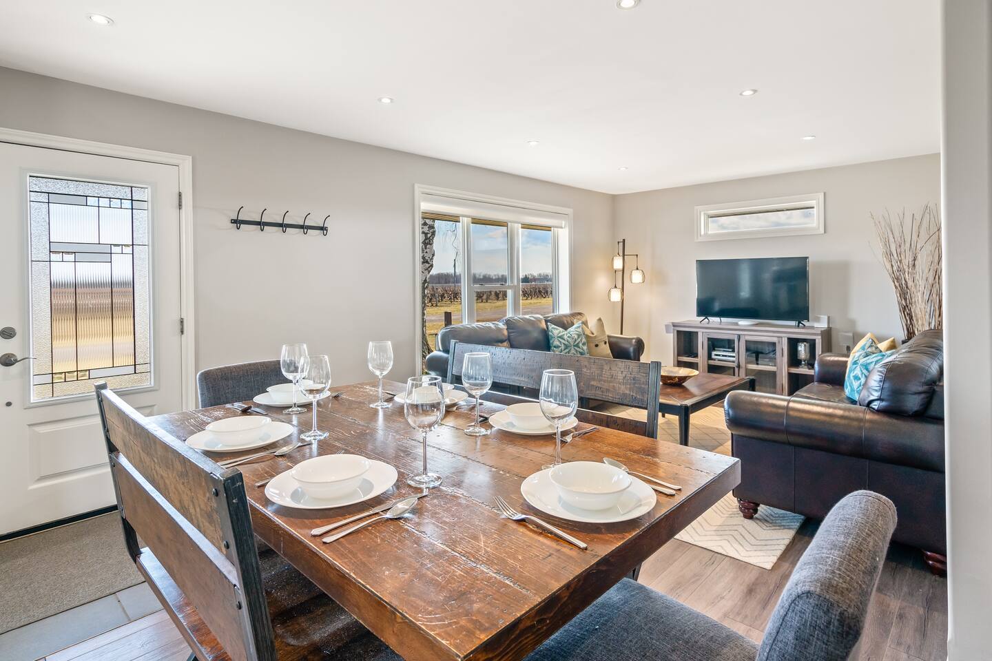 Single Level Vineyard Home | 8 PPL | Pet Friendly