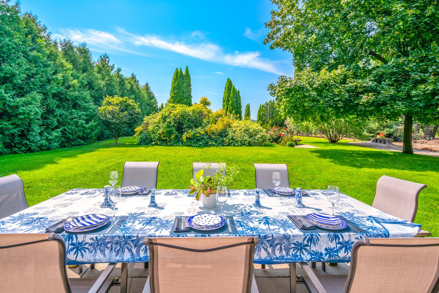 Top 1% | 8 PPL | Niagara Farm Stay | Pet Friendly