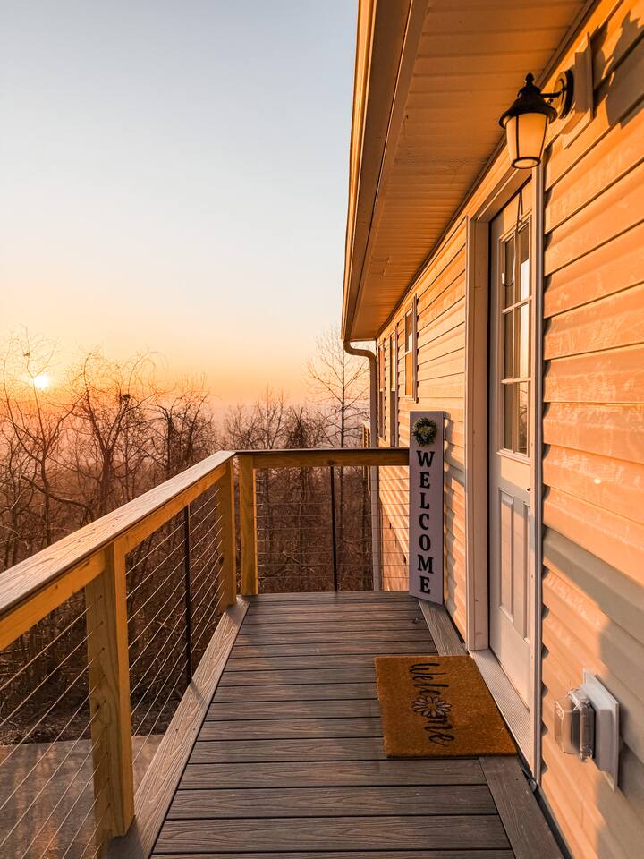 "Sunrise Mountain Escape"- Sunrise Valley Views