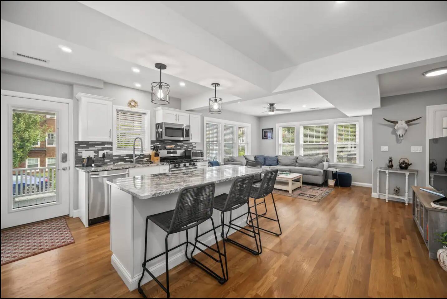 3BR/2.5 BA Townhouse |Downtown Salem w/Parking