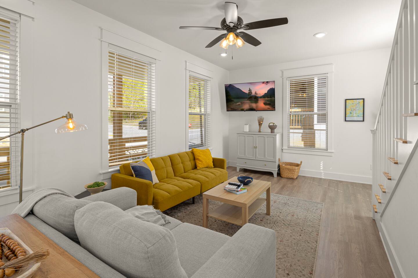 Prime Location! Sleeps 6+Walk to Centennial Park