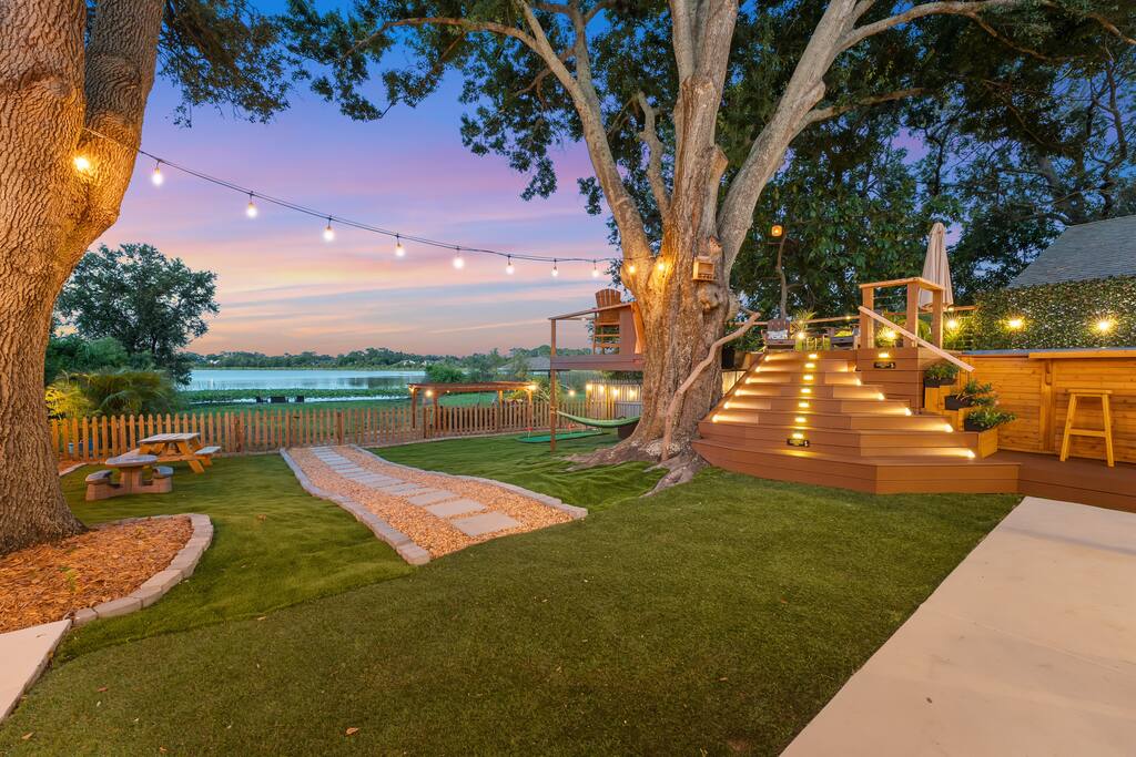 Lakefront Gem Near Clearwater