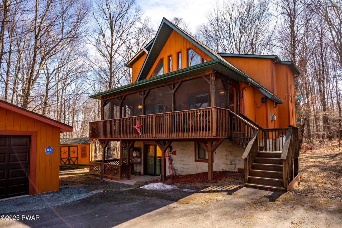 Chalet 3-bed/2-bath, cozy/modern