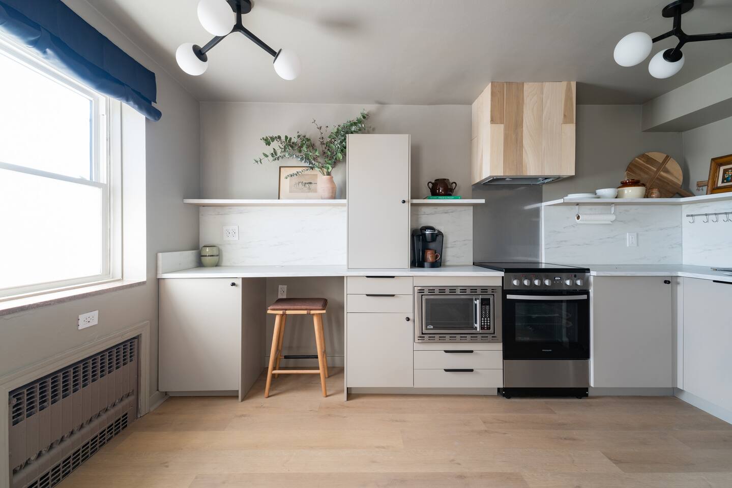 The Bungalow - Cozy, Chic & Commutable