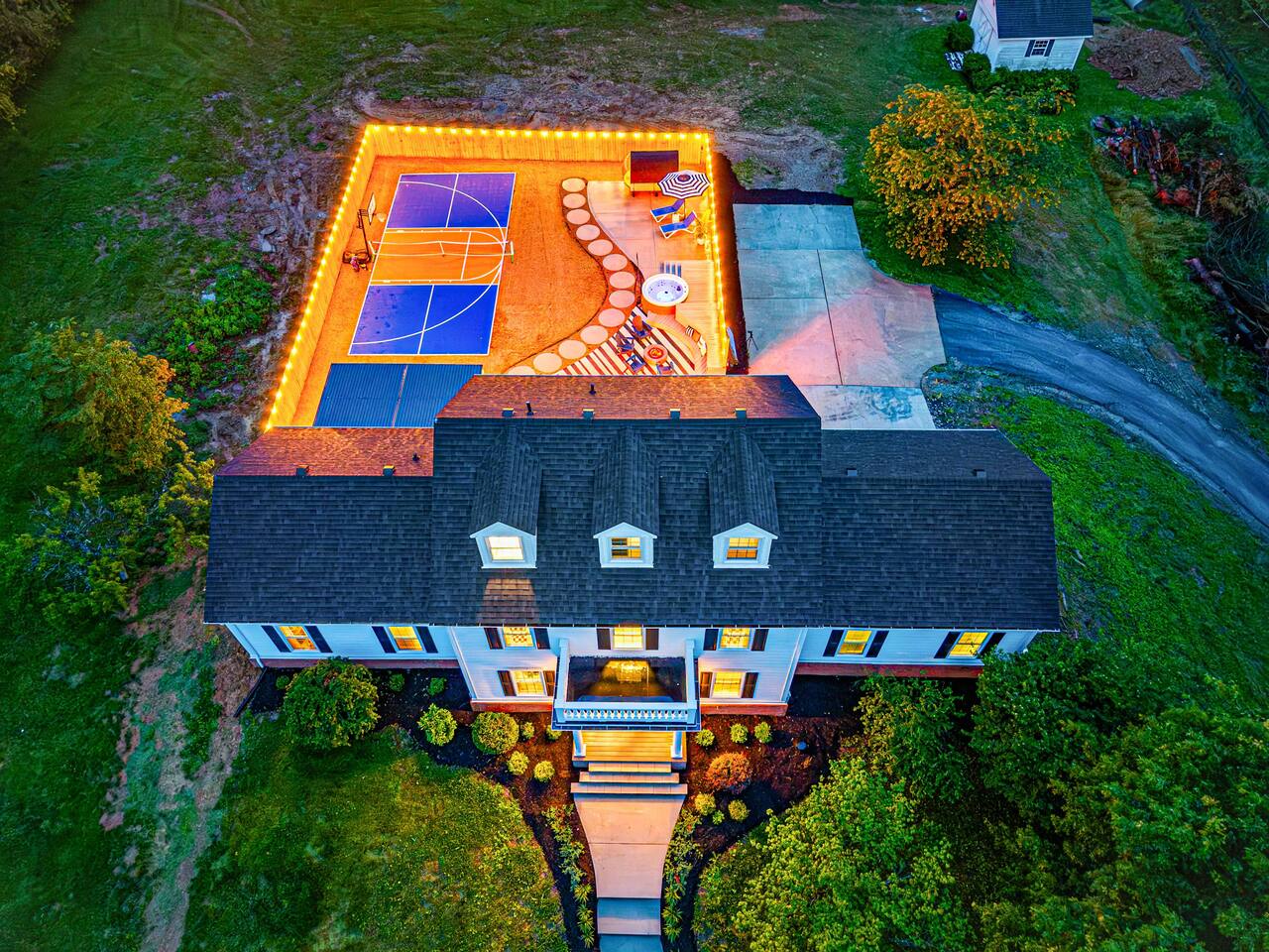 Kentucky Estate: Speakeasy, Theater & Sleeps 20
