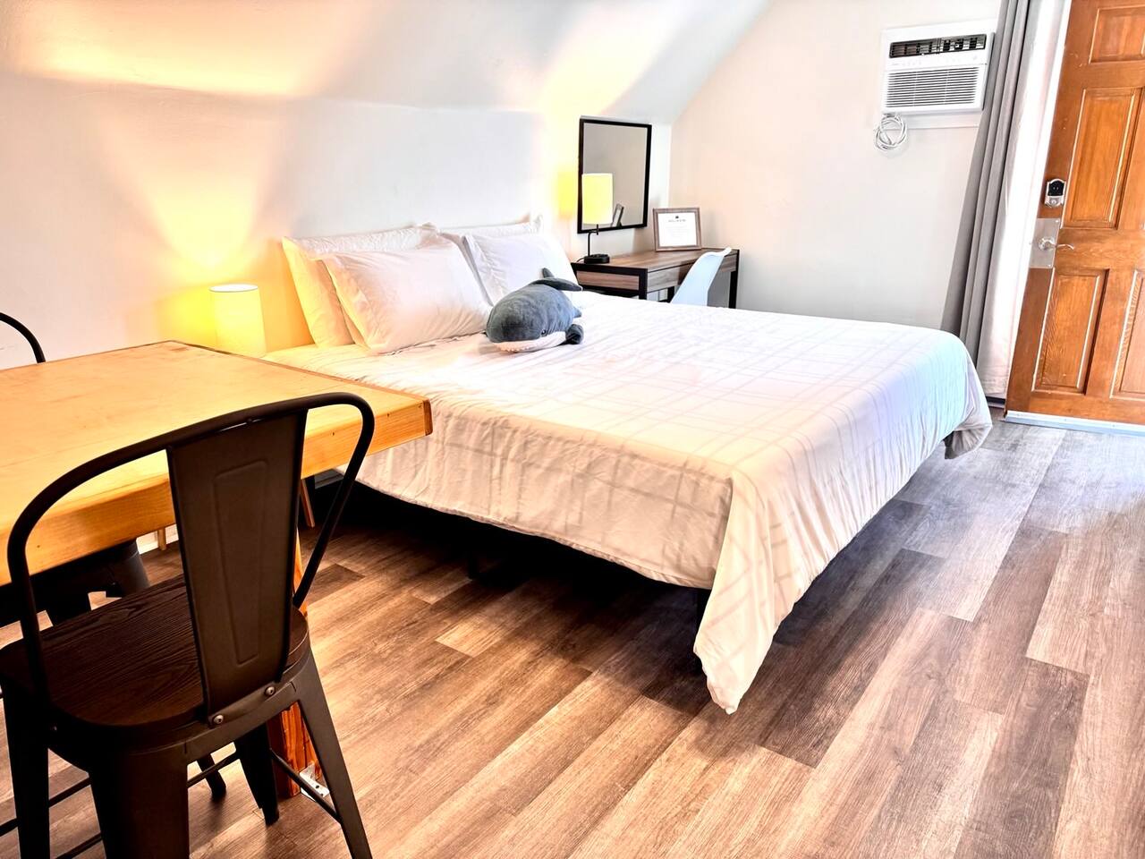 Cozy KING BED Suite in Greater Boston Area