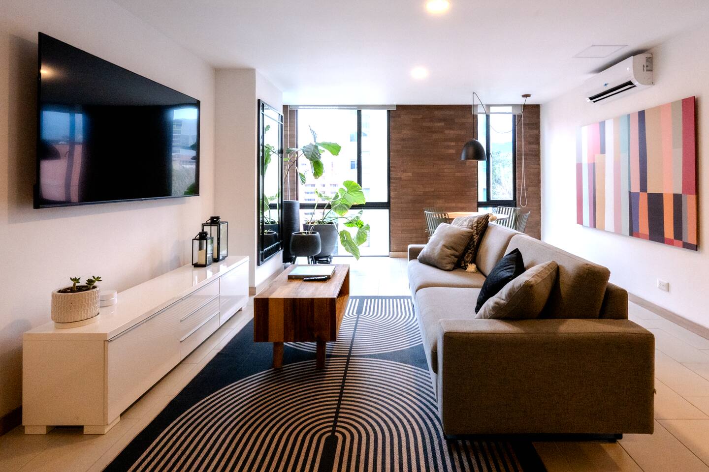 Central Laureles with A/C & FAST 500mbps WIFI