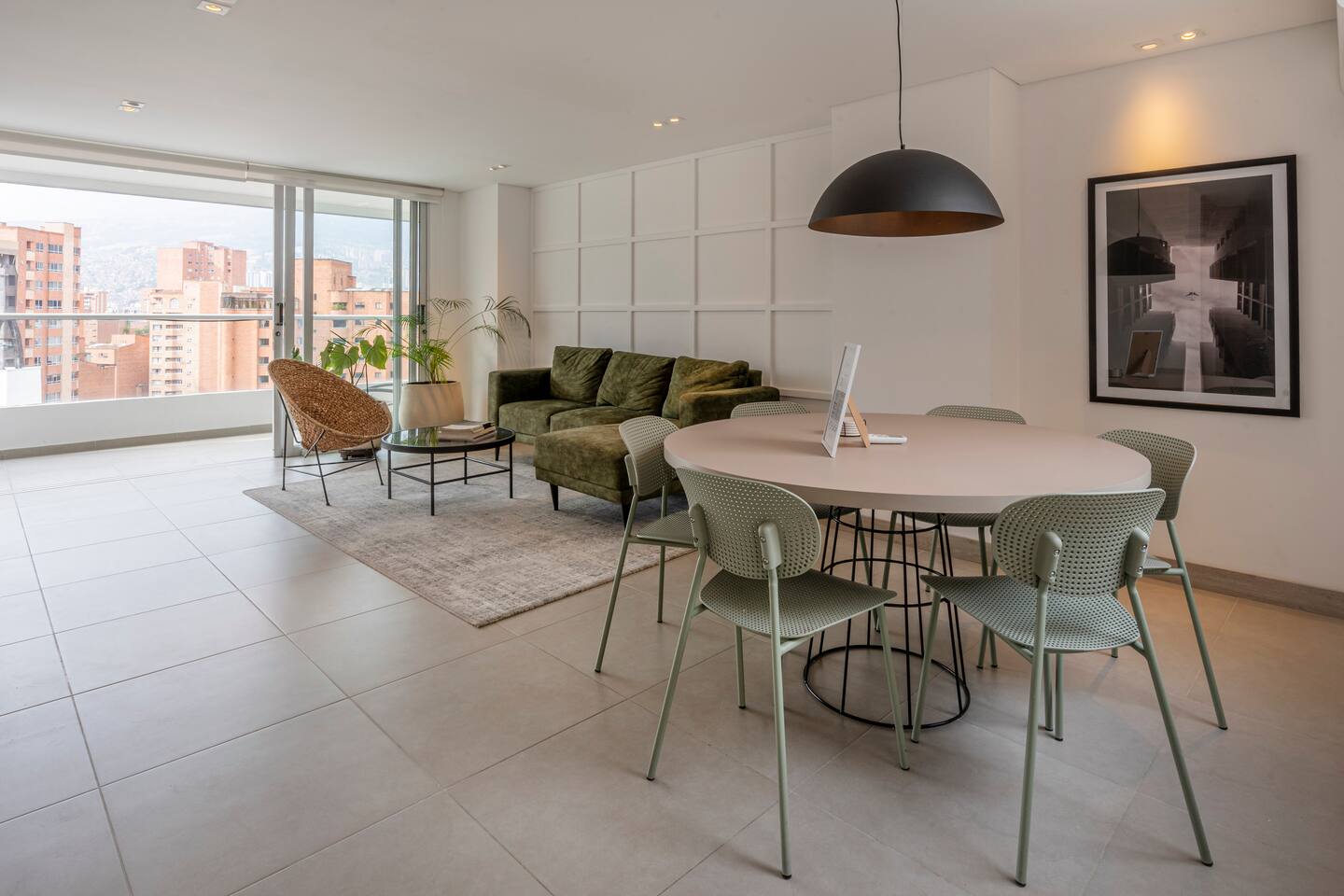 Penthouse in Heart of Laureles - FAST 500MBPS Wifi