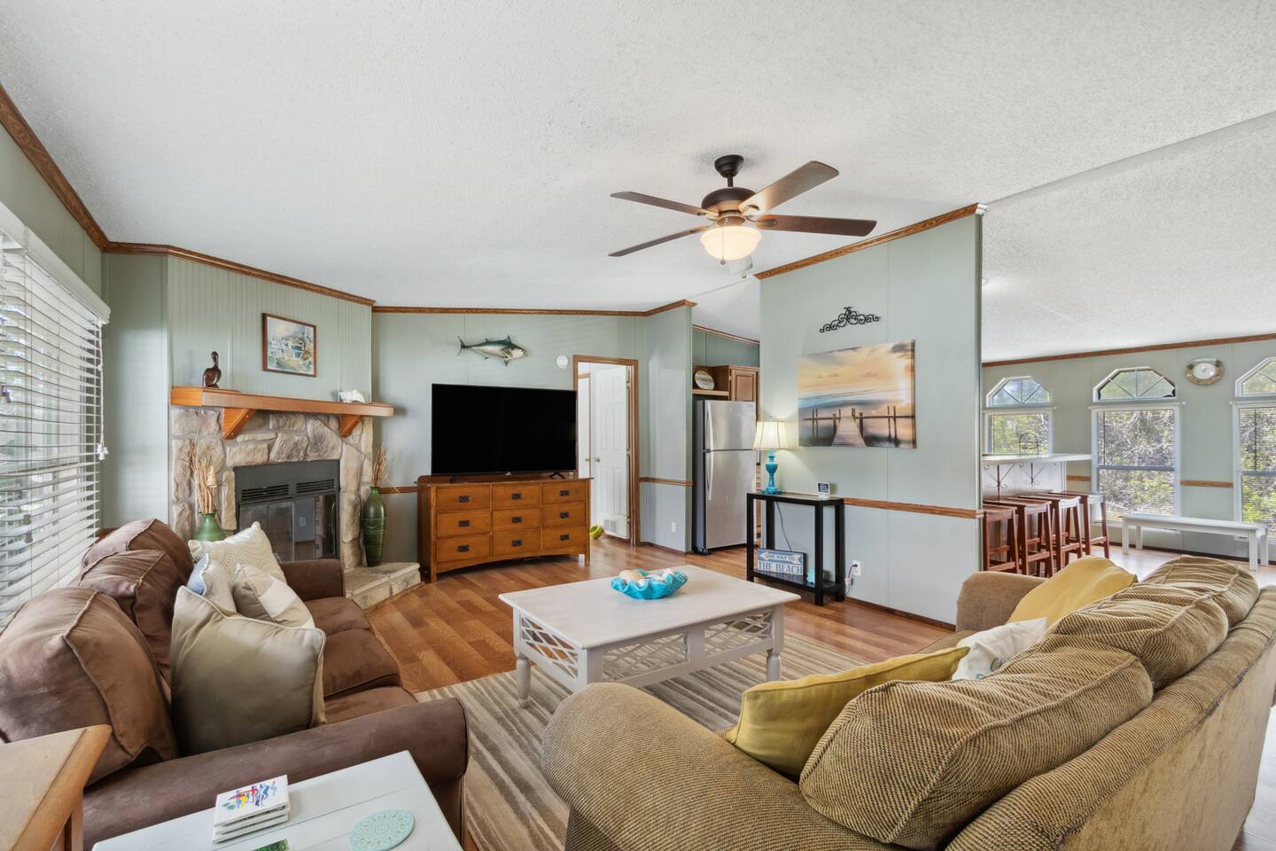 Coastal Retreat: Mobile Home Near Beach & Pool!