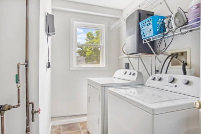 Washing Machine/Dryer: Downstairs