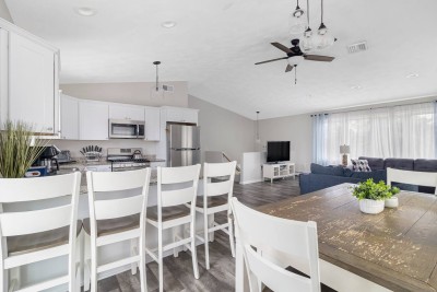 Open floor with Kitchen, Dining and Upstairs Living Area