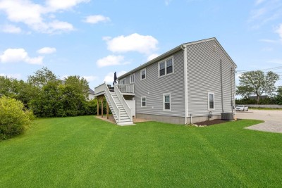 Spacious Backyard with elevated Deck