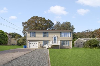 6 BR (sleeps 14). Central air throughout house, 3 full Bathrooms. Walk to beach.