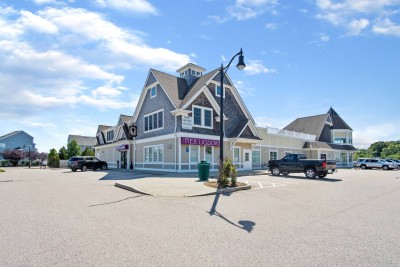 Walking distance to  shops and Liquor store