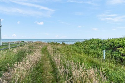 Right of Way Access down to Rocky Shore Line