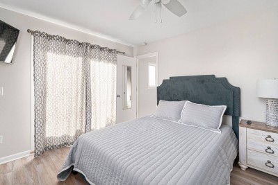 Bedroom #5, Queen Bed