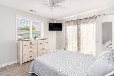 Bedroom #5, Queen Bed