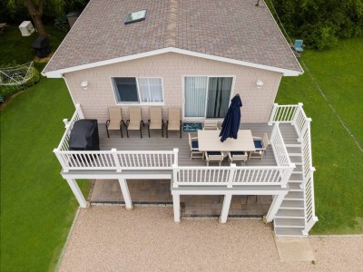Walk to Beach! 5 BR w A/C, outdoor dining and patio under deck.
