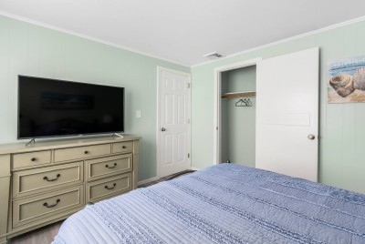 Bedroom #4 (Queen Bed):  Upper Level