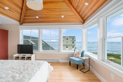 Third Floor Queen Bedroom with panoramic view of Ocean