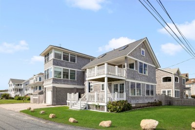 1 Double Deck, fenced in backyard with fire pit,  spectacular Ocean Views