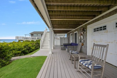 Ground Floor Deck to escape the sun and still have fantastic view of the Ocean.